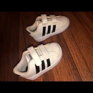 Adidas Sneakers